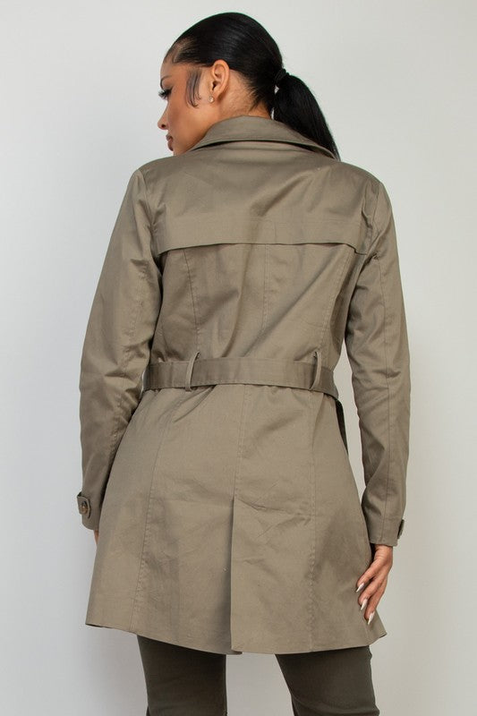 Gabardina midi con cinturón y doble botonadura