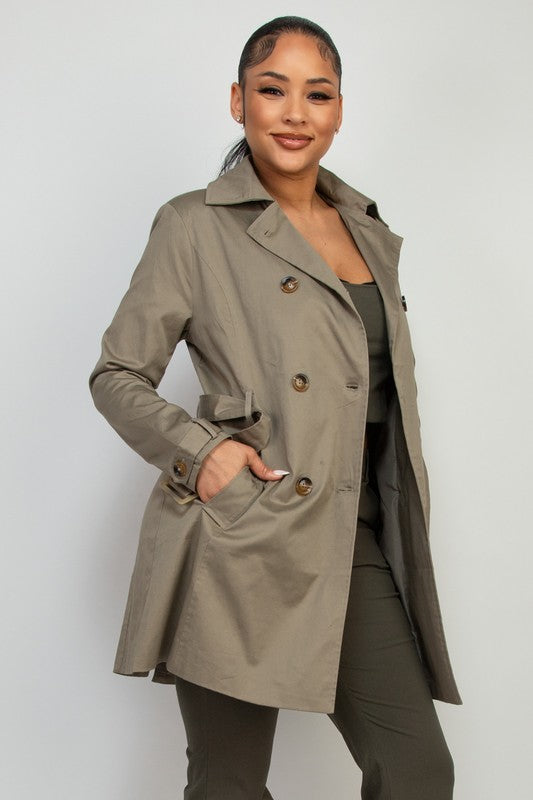 Gabardina midi con cinturón y doble botonadura