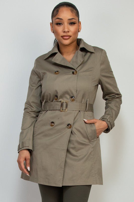 Gabardina midi con cinturón y doble botonadura