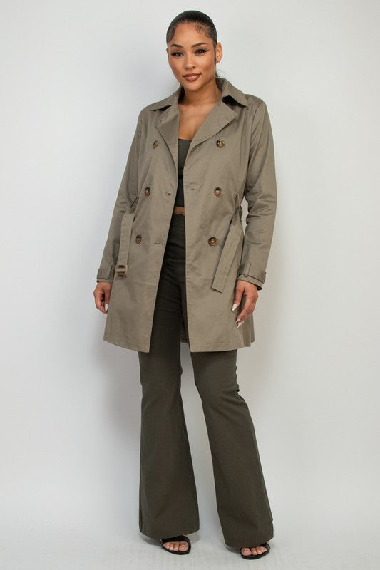 Gabardina midi con cinturón y doble botonadura
