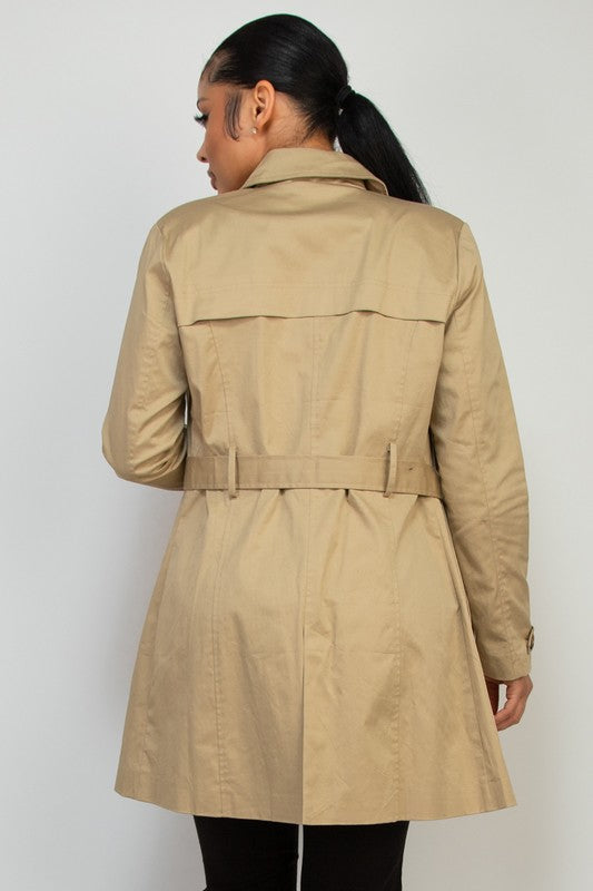 Gabardina midi con cinturón y doble botonadura