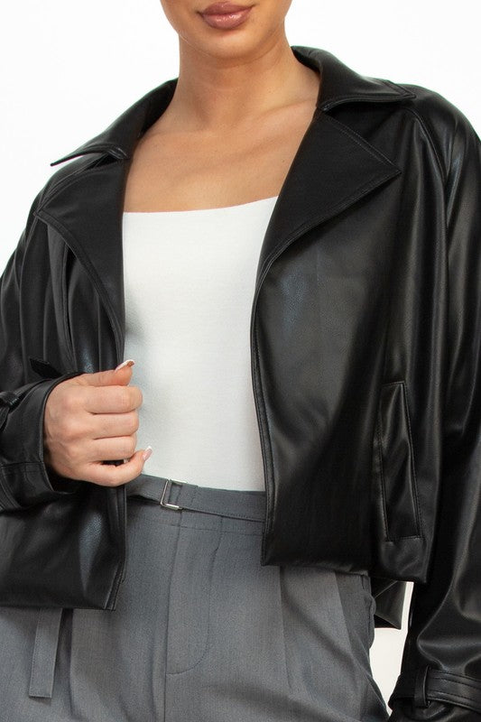 Chaqueta de piel sintética con bolsillos abiertos y muesca