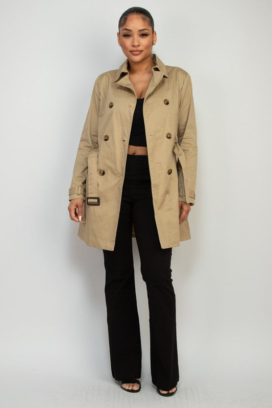 Gabardina midi con cinturón y doble botonadura