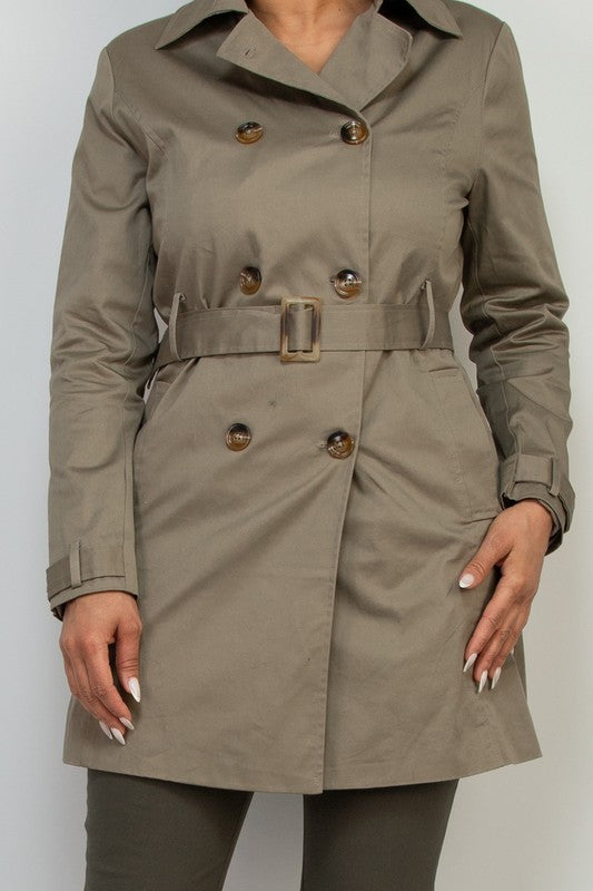 Gabardina midi con cinturón y doble botonadura