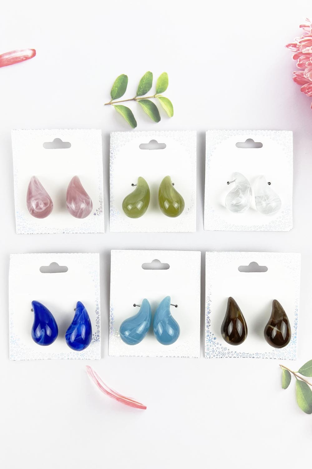 PENDIENTES DE RESINA CON FORMA DE LÁGRIMA Y C SURTIDAS